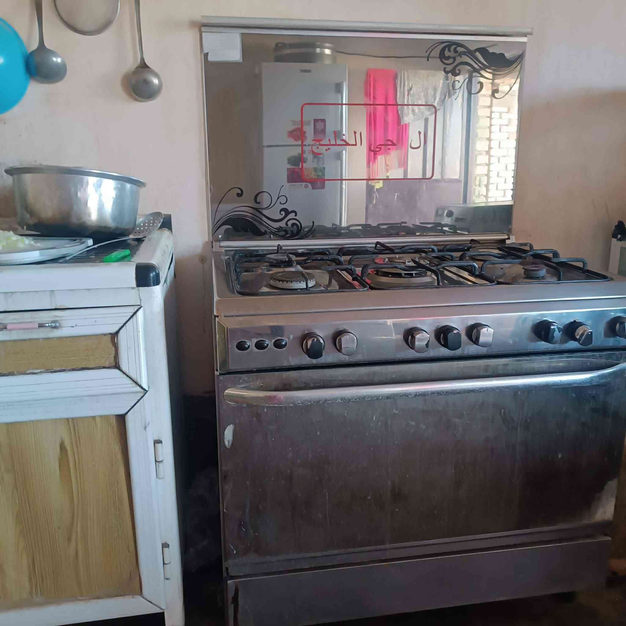 السلام عليكم  غراض بيت للبيع
كاونتر 
طباخ
سنك
السعر على خاص او الاتصال على الرقم
***********
