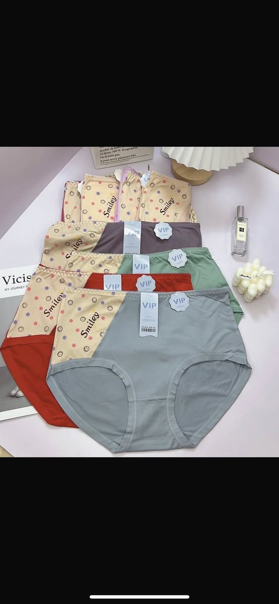 لباس قطني اصلي سعر الدرزن ١٠الاف فقط يجي ١٢قطعه جميع الموديلات موجوده للطلب مراسلة الرقم ***********
