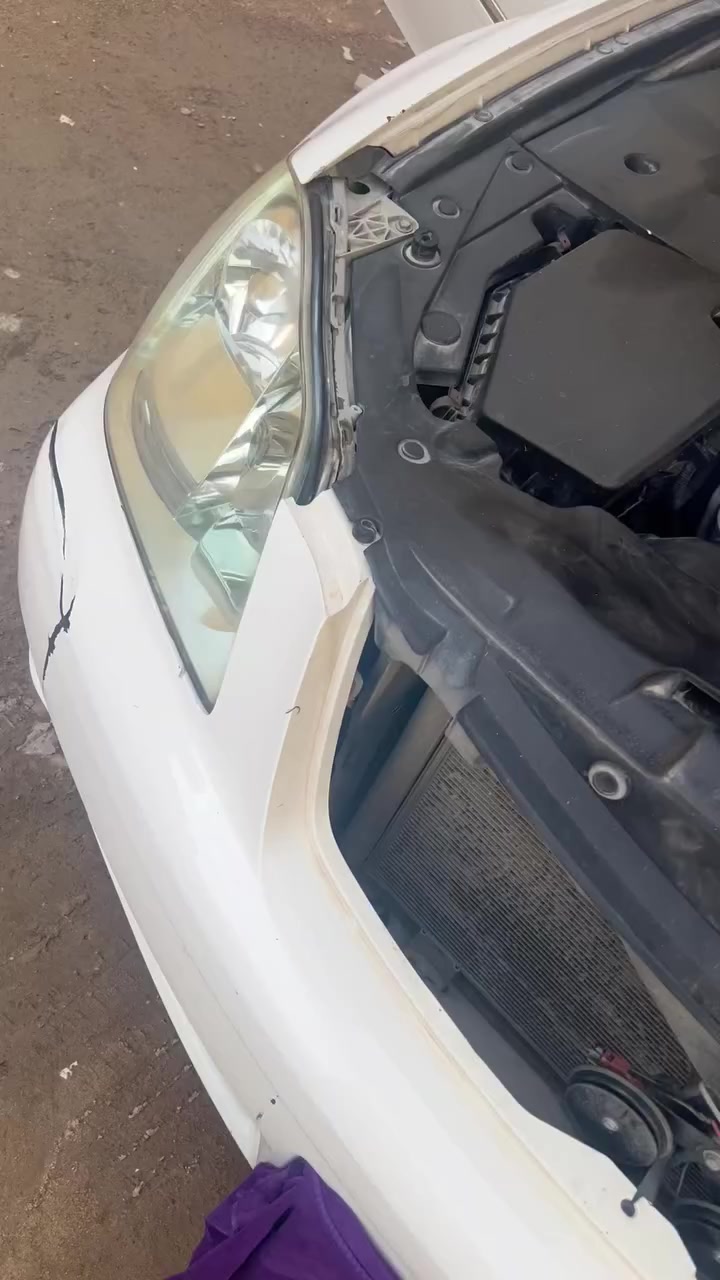 شاهينه أدوات 2004 لون أبيض تخم تاير 
تبريد ثلج دوشمه كهربائيات حدادية كلها 
فول السعر ٣٥ولشراي بيها مجال ***********
