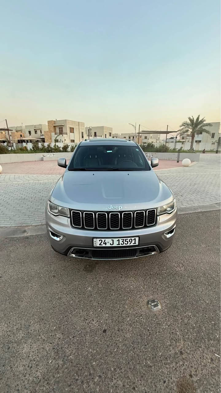 جيب شيروكي تريل 2020 
3.6 vvt 
دفع رباعي 
وارد امريكي 
حادث بسيط بس دعاميه بدون دواخل بدون ايرباك وهاذا رابط الحادث : 

https://en.bidfax.info/jeep/grand-cherokee/13954399-jeep-grand-cherokee-laredo-2020-silver-36l-6-vin-1c4rjfag8lc357416.html 

ماشية 63 الف ميل 
فول مواصفات 
 فتحه سقف
تحكم ستيرن 
حساس دخول الابواب لمس 
كير متعدد وضعيات الطريق 
كشنات قماش وجلد 
مرايات نقطه عمياء 
حساسات 
كاميرا خلفيه 
كامرا دواره
بصمة 
تشغيل عن بعد ريموت
كشنات امامي كهرباء
كشنات امامي تدفئه
تدفئة ستيرن
باب جنطه كهربائي 
گير ومكينه قويه 
عزم ونشاط فول 
مثبت سرعه 
تبريد قطعتين 
شاشه كبيره 
ويل نظيف تايرات جديد
صدر جديد 
هزه جديده 
السياره ما بيها ولا ملاحظة
و ما ناقصها شي نظيفة جدا 
حتى كتلوكات الشركه بيها  
السيارة على وضع الشركة
للتواصل ع الواتساب 
*********** تكريت, صلاح الدين

