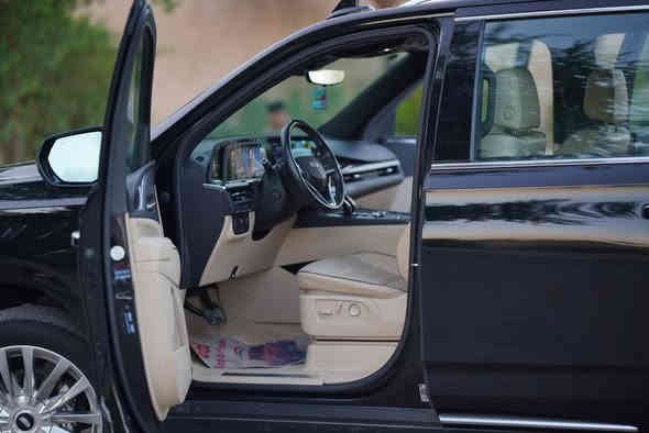 كاديلاك اسكاليد 2023.فئة لاكجري
السيارة كلين بدون حادث وارد امريكي  . رقم بغداد
ماشية ٤١ ميل 
مواصفات معروفة
بنوراما  
‎36 سماعة 
‎‏‎5 كاميرات‎‏‎
‎فور ويل
تشغيل عن بعد
‎كشن رجاج‎ 
ترحيب بشعار الكاديلاك
‎ داخل بيجي مميز 
‎ لايت زنون عالي ناصي ٥ عدسات متحرك
‎جنطه ذكيه جلاق
‎رادار تحديد مسار
‎رادار خلفي
‎رادار امامي 
‎رادار جانبي 
‎كشن تدفئة وتبريد سايق وراكب
‎كشنات خلفية تدفئة
‎مري شفط 
‎اشارة بداخل المراية
‎كشنات جلد 
‎ذاكرة ميموري ستيرن وكشن
‎ويل ٢٢ بلادي 

وهواي مواصفات بعد معروفة بالاسكاليد

 السعر 760 $ وبيها مجال

***********
