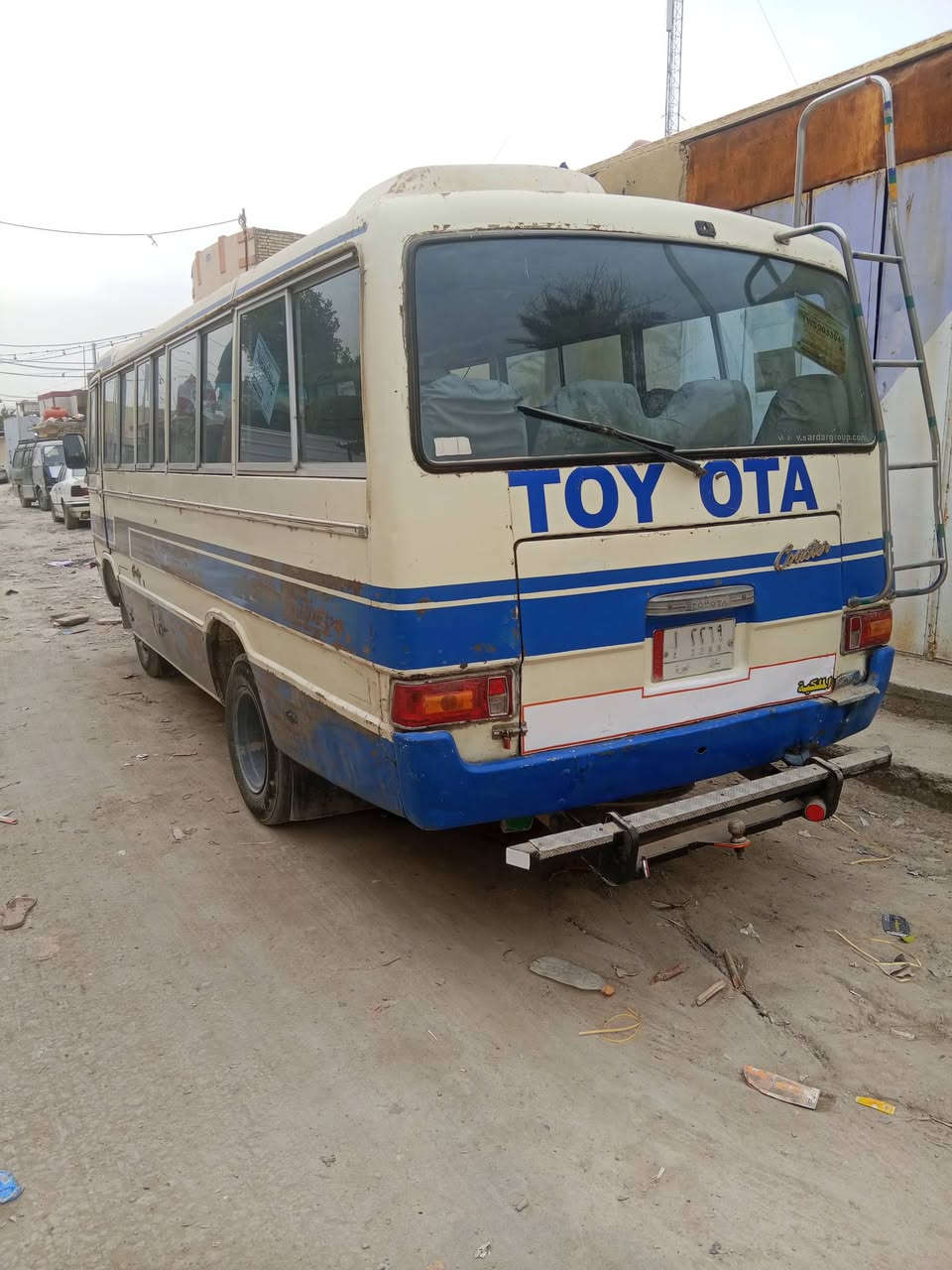 السلام عليكم للبيع كوستر نضيفه كلش ع وضع الشركه بلادي كلها شغاله اشاير صطاب لايت تدفئه شغاله الفان كيجات كلها شغاله مسجل سماعات زراكه ماي ماسحات فول رقم بابل الماني تريد تحويل وكاله خادم مكان حله مركز سياره تريد بس دوشمه ومكينه خيط بخار بدون خياس ولا ضربه مجال *********** تصل وخادم
