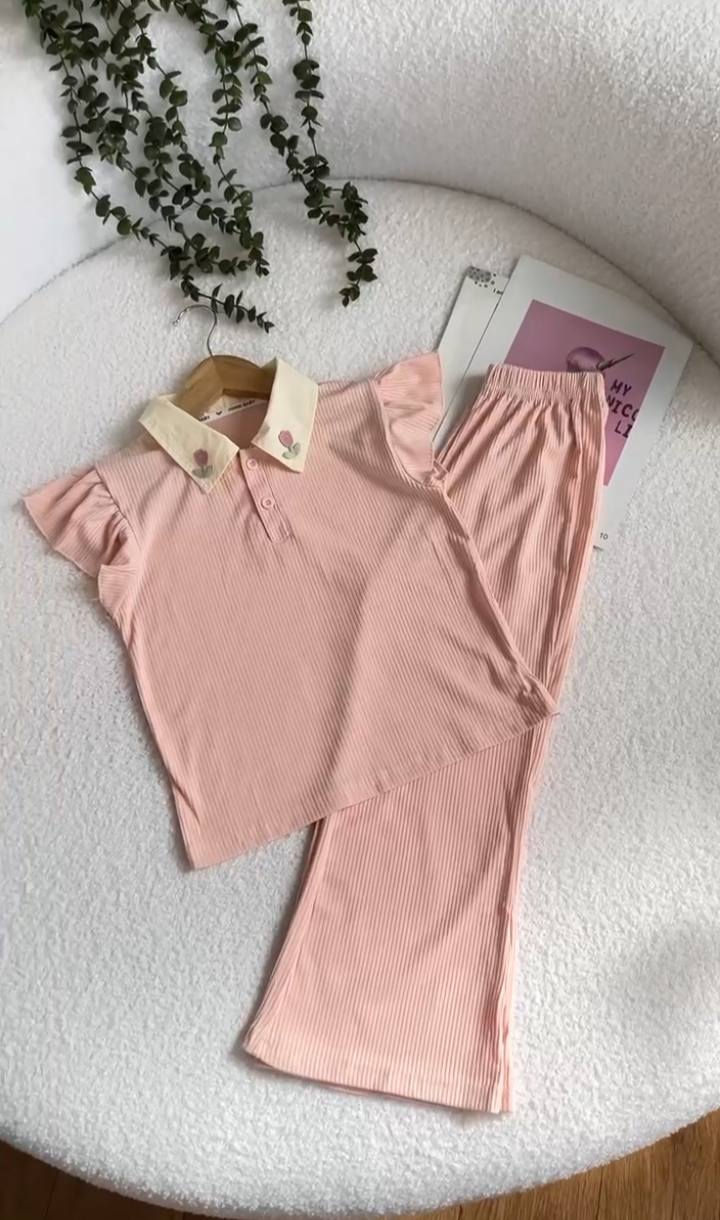 ✨تشيرتات لبنوتاتكم من عمر 3 إلى 9 سنوات✨
🩷 ومتوفر اطقم هم خامه ثقيله بسعر جداً مناسب 
💎 الخامة ثقيلة ومريحة
💰 سعر جداً مناسب لكل الأمهات!
🚚 متوفر توصيل لكافة أنحاء العراق


**إذا كنت صاحب هذا الإعلان وتريد حذفه لأي سبب، رجاءا أرسل رسالة إلى الدعم الفني**