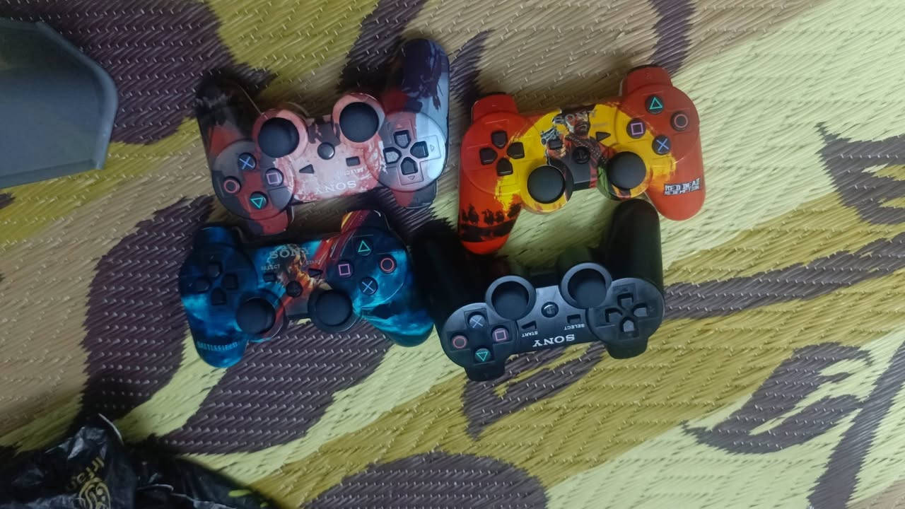 السلام عليكم
سوني 3 نضيف فول جديد ما بي شي 

اليحب يشتري يتصل ؏ هذا الرقم ***********
