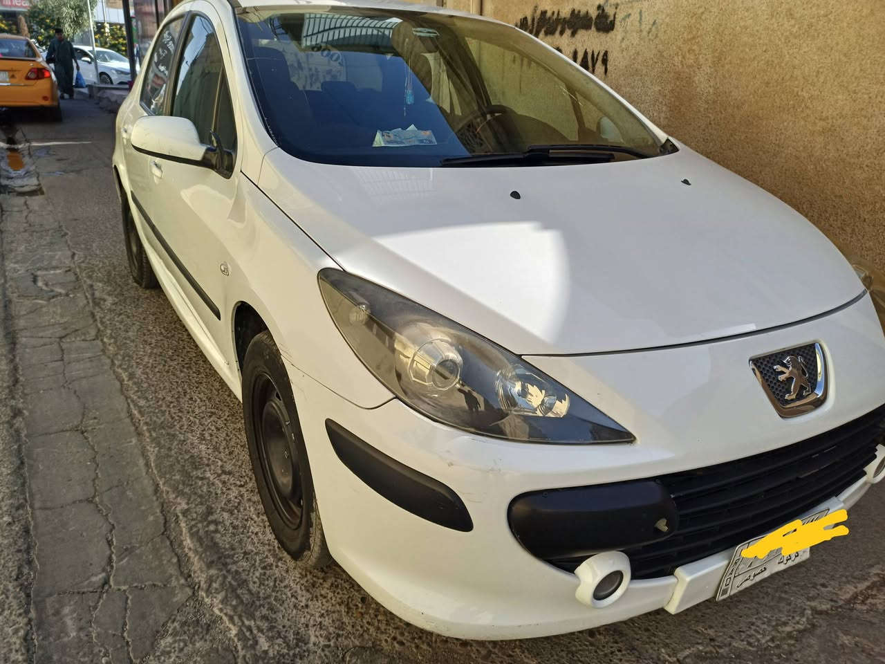 سيارة بيجو للبيع 307 موديل 2006 مكينة وكير وتبريد وكهربائيات شرط سنوية بسمي مشروع وطني *********** السعر 63$
