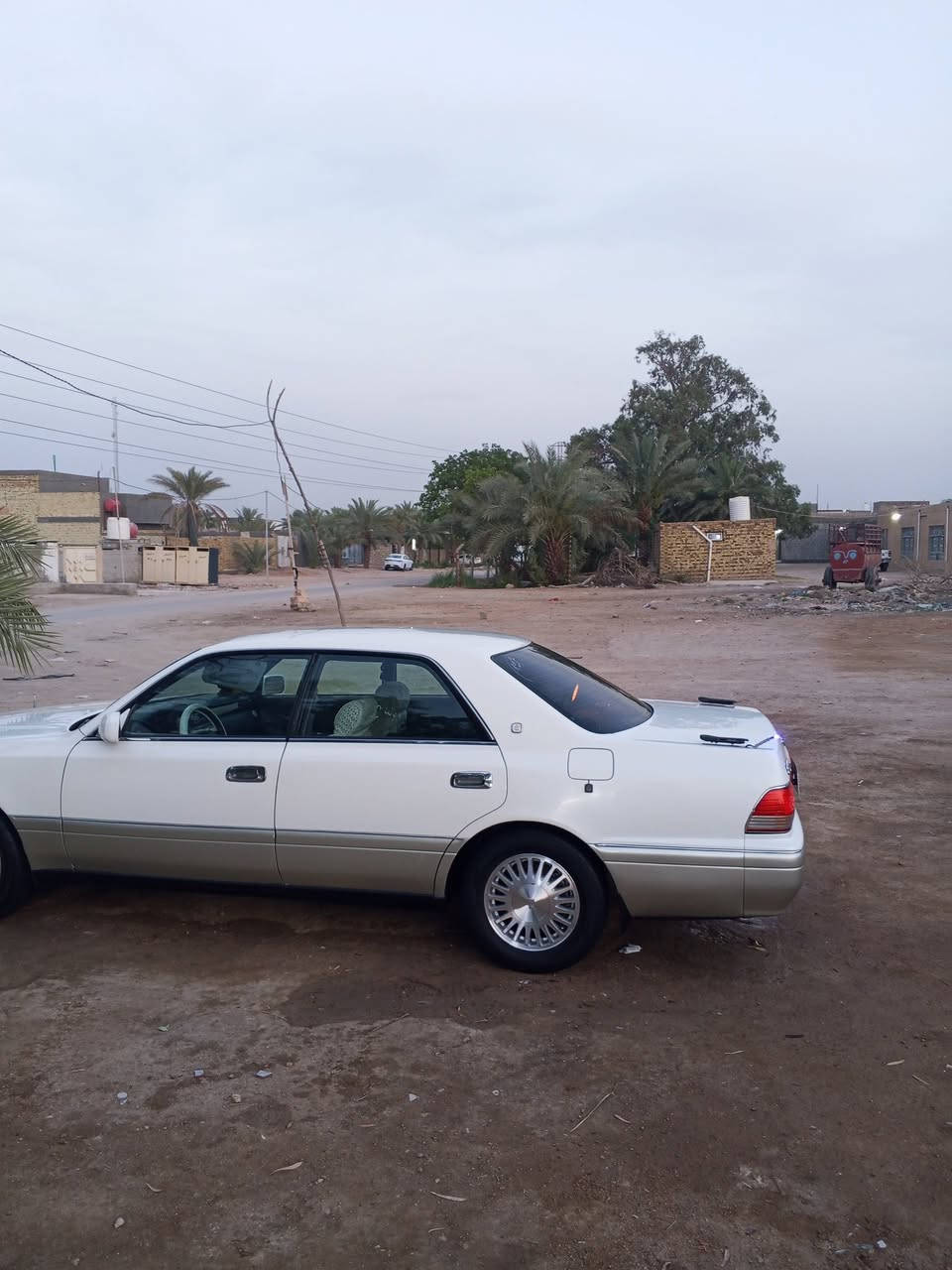 السلام عليكم راس الثور فلات البيع مديل 98سياره كفاله عامه ماعده صبغ العام السعر110 وبيها مجال قليل سنويه 29 باسمي رقم انبار دوالي الشراي يتصل وبي خير ويدالل ***********
