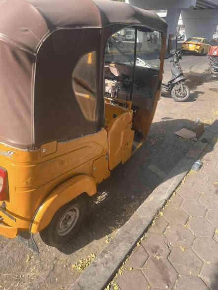 السلام عليكم تكتك موديل 21💛 وشهر الـ 12 تكتك مرقمه 
خير من الله  باسمي تكتك اي نقص مابيها جاهزه من كلشي بوجهك لشارع مكاني بغداد مكلف بنشر رقم
 ***********‭
