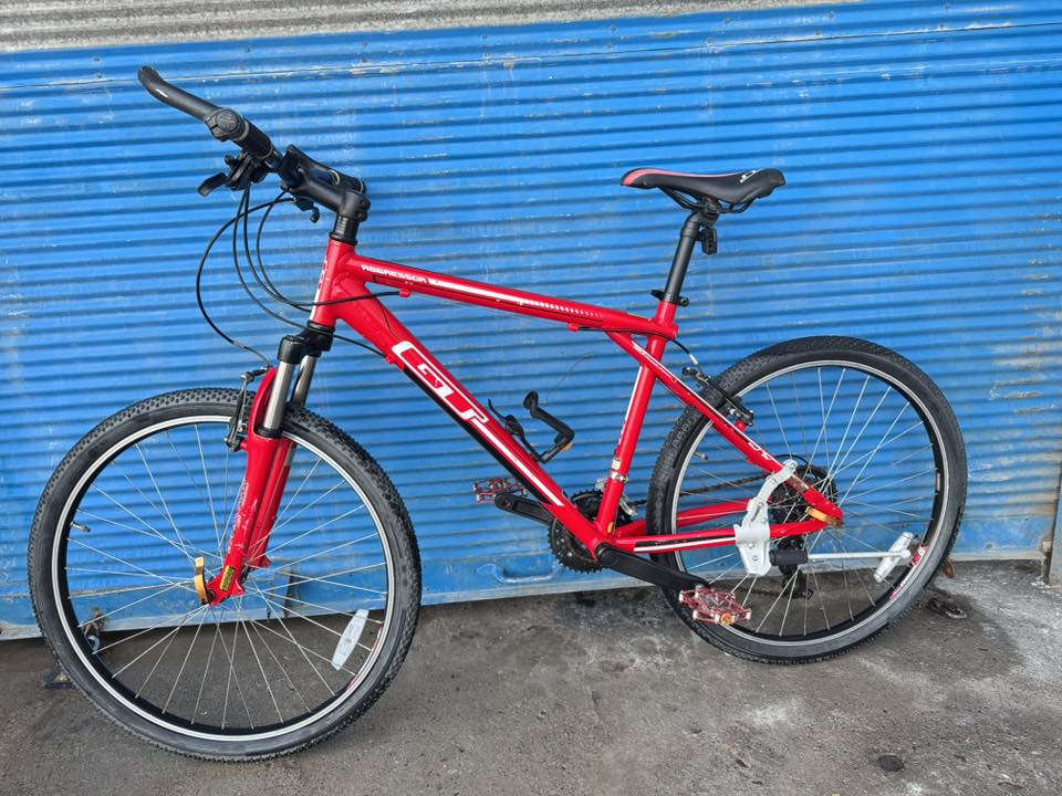 السلامً عليكم ً اخوانيً الغواليً ماركةً (GT) جبلي 
حجم 26 قياس M معدنه المنيوم سستم شيمانوا 
تورني 3/7 بدلات شيمانوا سحب دفع الدراجة عل وضع البلادي ختم واحد ونظافتها شوفت عينك 
سعرها 240 الف وبي مجال عنواني موصل تتوفر
خدمة توصيل لجميع محافظات العراق وتحياتي


**إذا كنت صاحب هذا الإعلان وتريد حذفه لأي سبب، رجاءا أرسل رسالة إلى الدعم الفني**