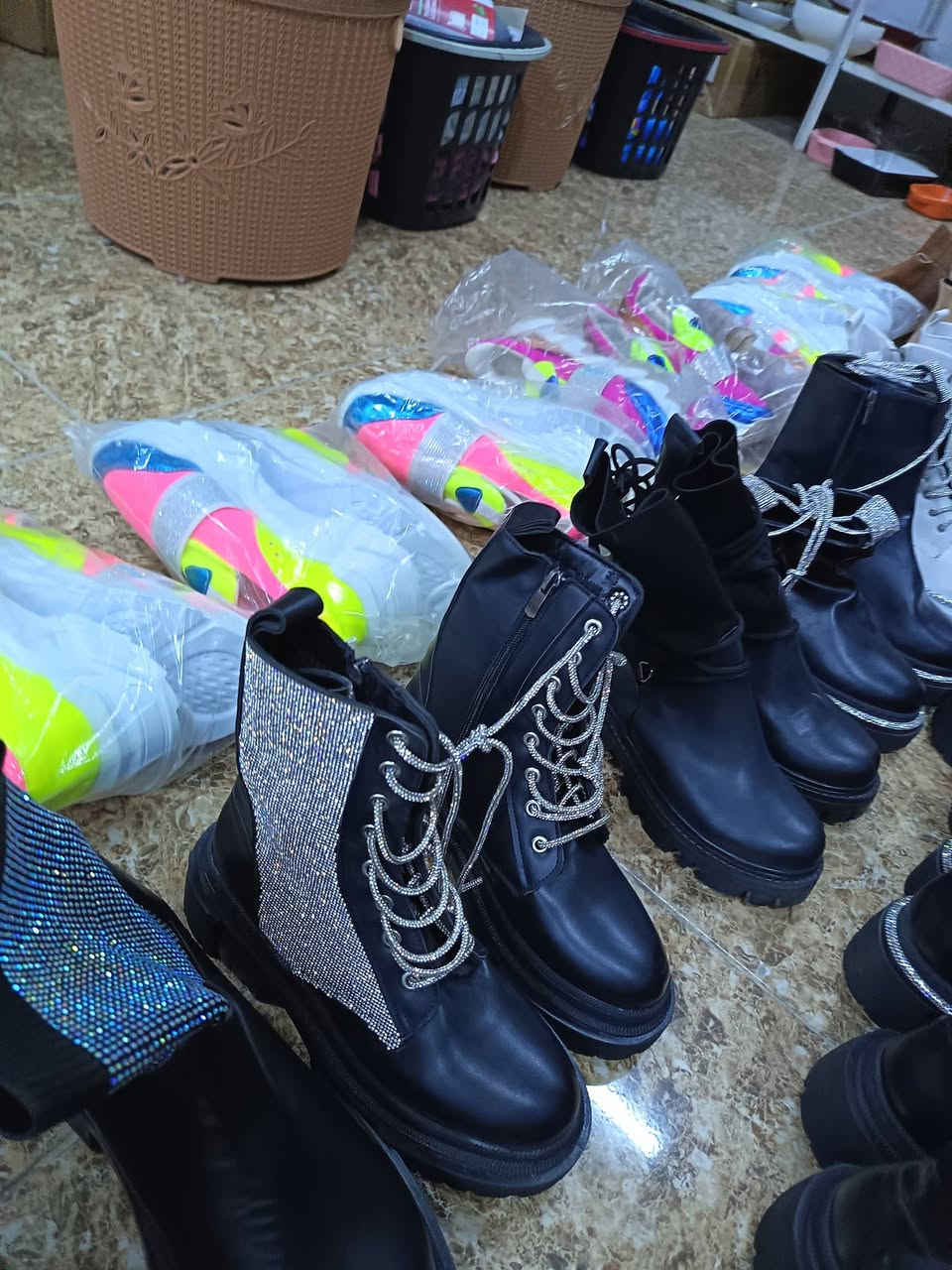 سلام عليكم
وصل وبوت احذيه نساءية أسعار مناسبه جدا
متوفر في سنتر شيكلام خانقين امام عباس فلكه الاخيره يوجد خدمة توصيل ***********
