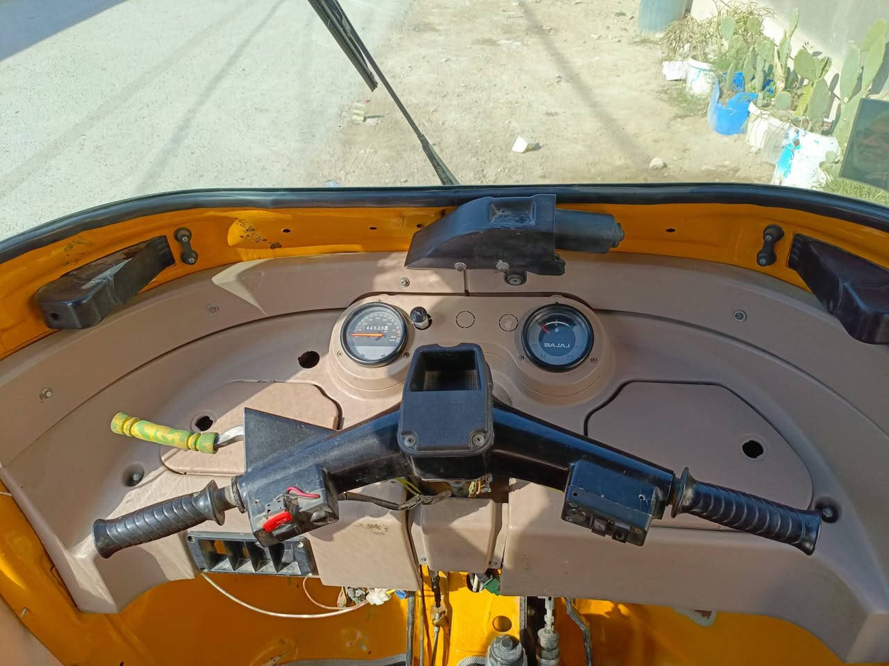 السلام عليكم تكتك موديل 20 اوراق كهربائيات كلهن شغاله نكره سلف مكينه خرسه نضافتها موضحه بالصوره العنوان بغداد بل نتصار مقابيل المرور مال حسينيه الشراي يتصل ع رقم *********** أو يتفضل خاص
