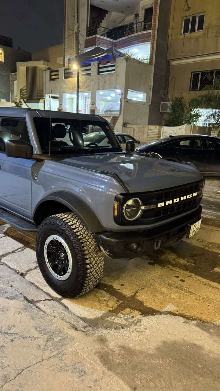 السلام عليكم فورد برونكو اللون بلو جاينيز  محرك v6-2.7 السيارة 5 دكمة فول مواصفات تدفئة كشنات جلد رادارات امامي وجانبي ماشية 40 mi 
 موديل 2023 مكان السياره بغداد 
السيارةكلش جديدة ويدون اي نقص وبدون شخوط 
حادث جانبي جاملغ خلفي وبابين بجم كبس
 السعر 33800 الف دولار وبيها مجال
 رقم الهاتف ***********
تواصل ويايه وادزلك كلشي ومتوفر سونار حديث
