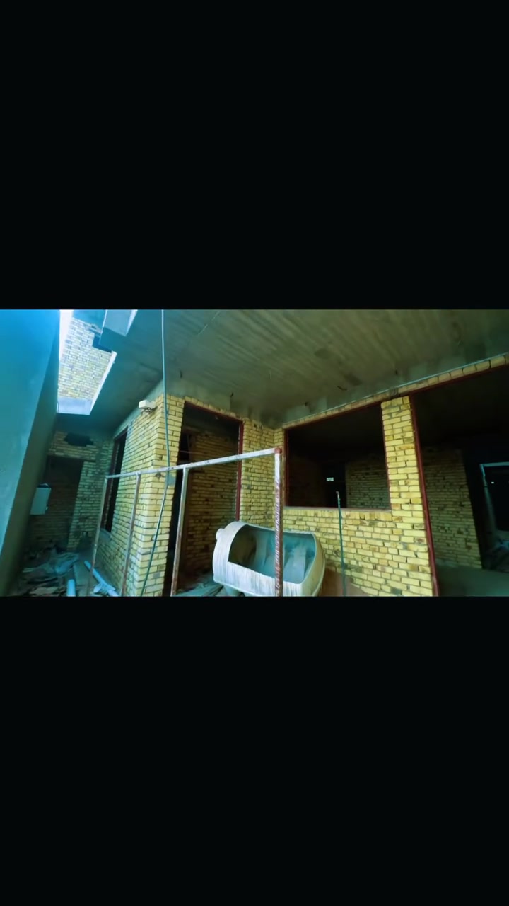للبيع هيكل في حي الحكيم الاولى مساحته 245 قرب المدارس بناء درجه اولى يحتوي  على 6 غرف نوم وحده سويت 3مجموعات صحيه 2 صالة و مطبخ حار و بارد و استقبال و محل كامل و مؤجر للاستفسار ***********
