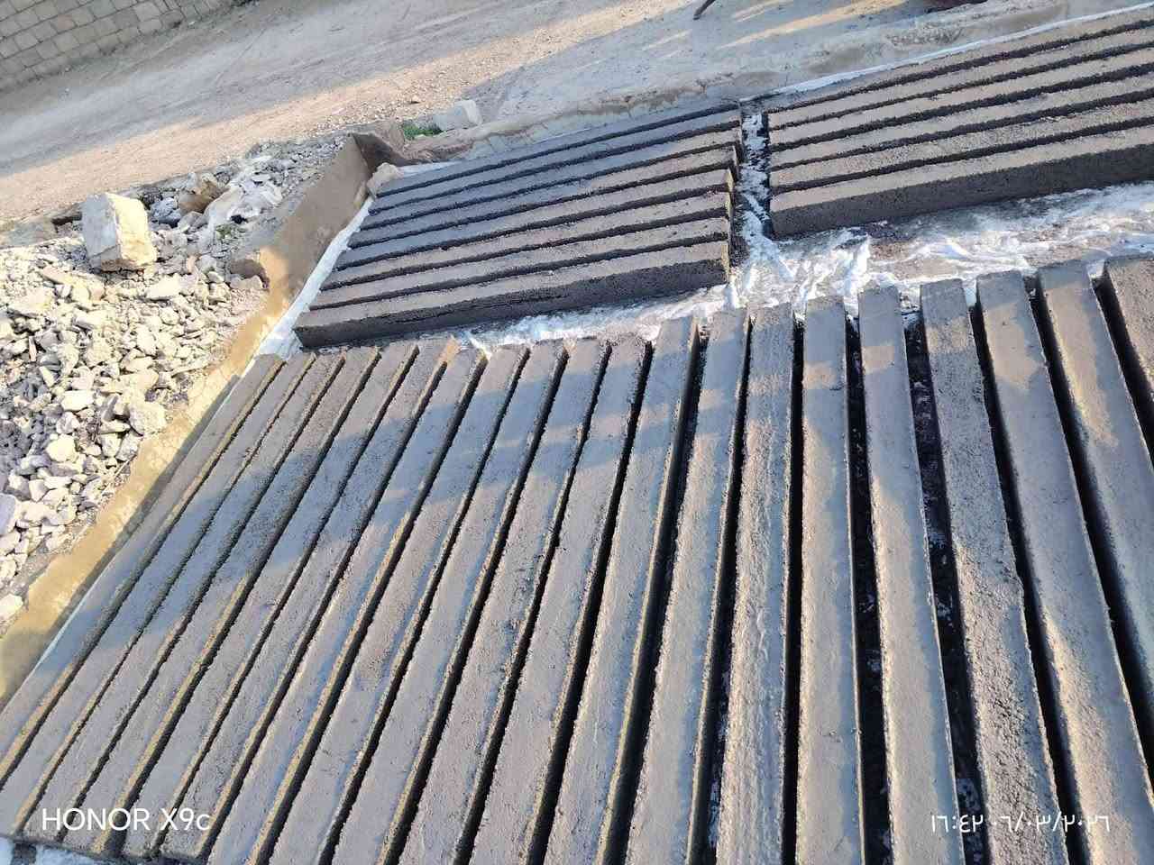 السلام عليكم يوجد لدينا دنگ سياج للبيع الكمية مفتوحة الطول 2متر المكان جنوب الموصل ناحية الشورة قرب خزان الماء الاستفسار على الرقم ***********
