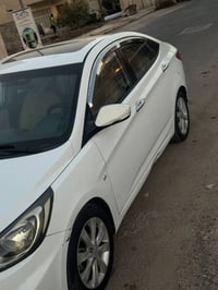 اكسنت موديل 2013 للبيع  محرك 1600 دوش خليجي  مكفوله من ضرر وحادث وصبغ ...