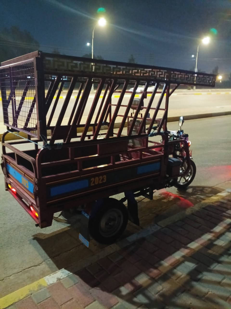 السلام عليكم ستوته للبيع موديل 23 محركها 25 ما ممدود علي صبانا تروح تفحص مقمرقه كامله نظافه 100% كهربائيات كلها شغاله مكان التاميم قرب جامعه الانبار الرمادي السعر بمليونين ونص وبيها مجال***********
