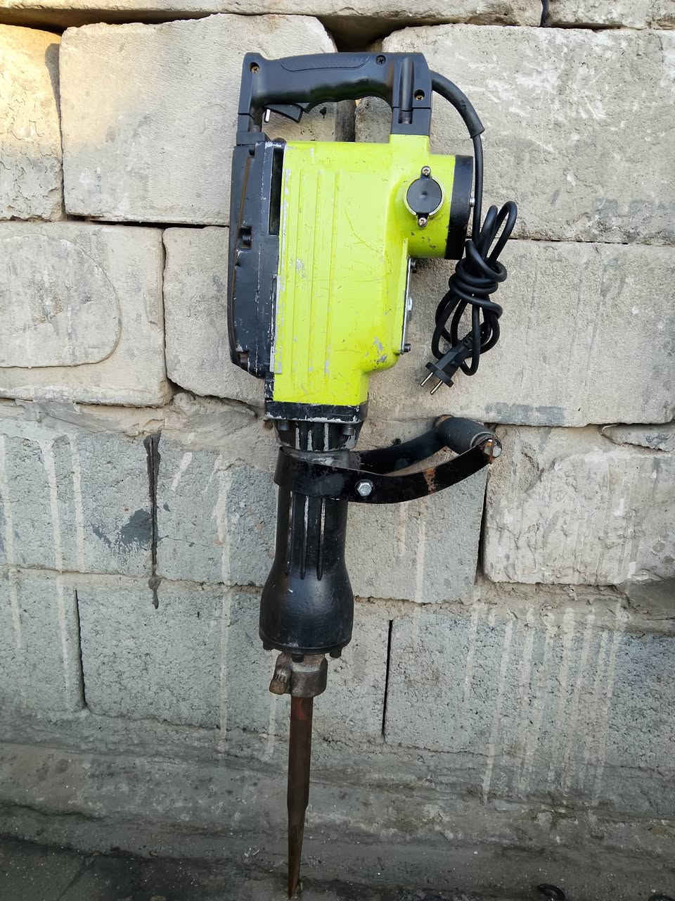 السلام عليكم مجموعة دريلات للبيع كلهن شغلات وقويات وشرط الفحص 
الاسعار والتفاصيل مذكوره داخل الصور 
يوجد توصيل لكفافه محافظات العراق وبغداد 5 آلاف 
*********** يوجد واتساب
