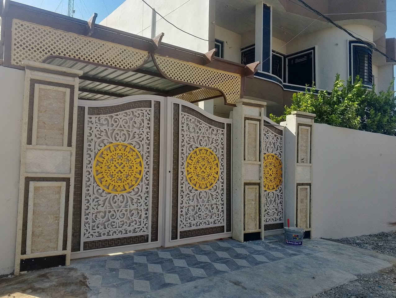 السلام عليكم الي يحتاج صباغ اني متواجد اشتغل ديكورات ونقشات هذا رقمي ***********
