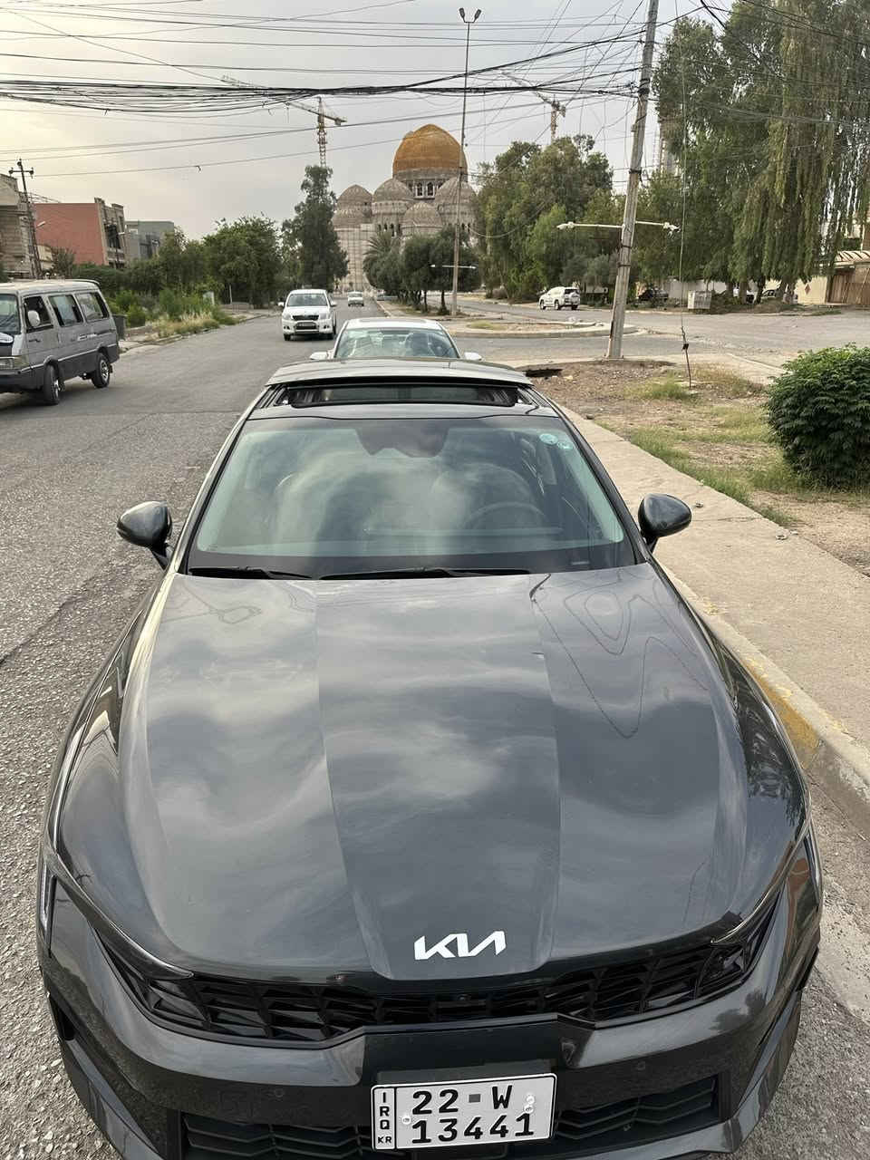 السلام عليكم 
k5 2025 EX ١/١ 
السياره فول موصفات 
٤ كامرات ٣٦٠
رادار امامي خلفي  
حساسات امامي خلفي 
لد امامي خلفي 
بنورما 
مري شفط 
كشنات. تدفئه تدريد 
ستيرن تبريد 
و بعد موصفات السياره فول الفول 
  بدون اي نقط 
ماشيه ١٩ الف كيلو. الشكل الجديد 
سياره بدون صبغ و بدون تبديل. فقط ايرباك برده  طاك و مرجع سيستم. 
لون نفطي  السعر  ٢٣.٧٠٠ و بيه مجال 
مكان سياره بغداد حي العدل 
***********
