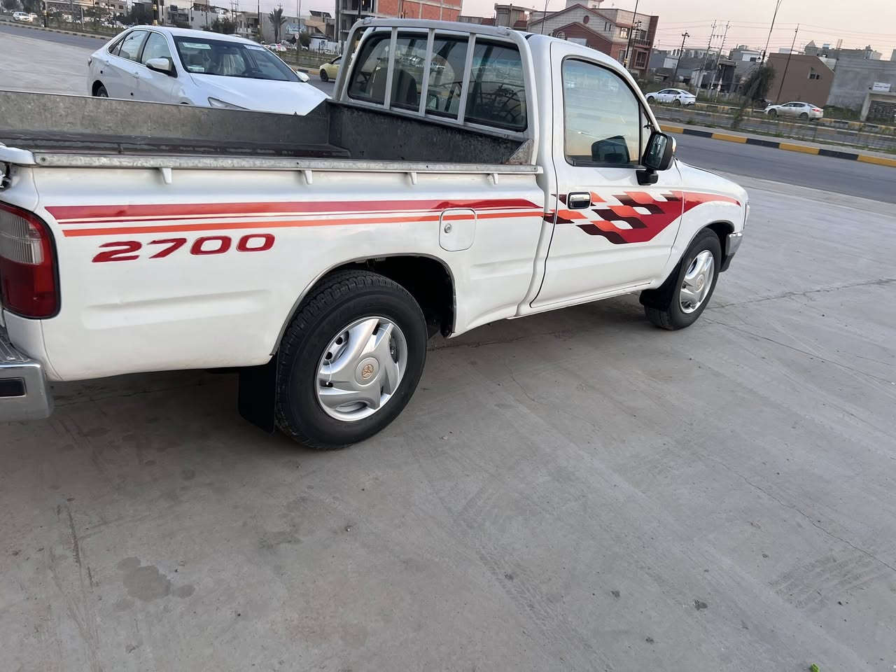 السلام عليكم
بيكم موديل 98 تك 
حار بارد داخل ازرك 
رقم سنويه جديد 
كابون بانزين 
سياره وضع شركه 
بيها. شويه بارد بل بوند 
وملاحضات خفيفه 
المكان ناحيه الكوير 
رقم الهاتف ***********
