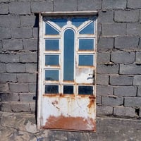 شباك • باب • حي الحكيم