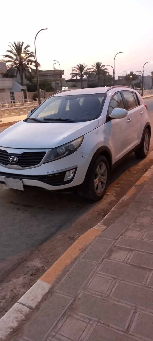 السلام عليكم
سبورتج موديل 2012 خليجي 
٣ قطع رش بدون اي ضرر داخلي أثر شخوط صور السونار موجوده  
رقم بابل سنويه لل ٢٧
مكانه حله 
السعر ١٣٠ مجال بسيط جدا
***********
احمد كريم حلة, بابل
