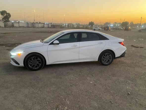 السلام عليكم عندي النترا للبيع موديل 2024 دخول جديد بسمي وراد أمريكي حادث خشم بنيد معدل ع بار فقط بدون صبغ سيارة مكفولة من كلشي السعر 158 مجال بسيط موبايل ***********  عنوان بغداد  ايرباك دركة فقط حادث سيارة مرفق بل صور
