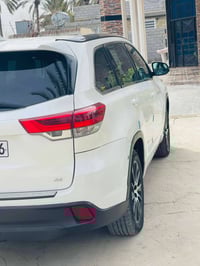 هايلندر 2017 مواصفات se  محرك 3500 كشنات كهرباء ملكي بصمة فتحة سقف 3 ق...