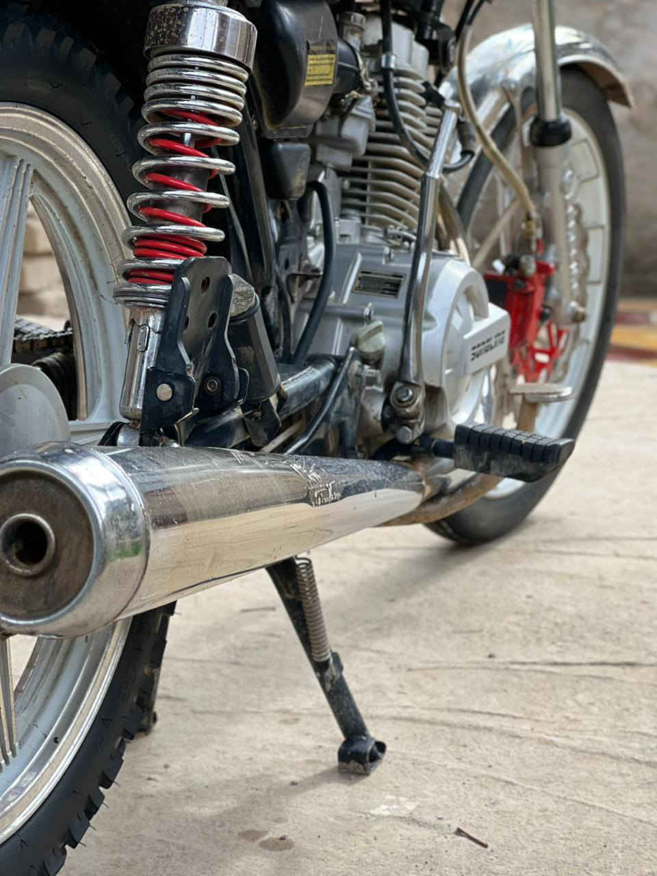 سلام عليكم دراجه سونلك سيفان موديل 2025 . اوراق سكنر ستنساخ. دراجه من البيت للشغل حلوه ونضيفه عايزه تعديلات بسيطه محرك جديد مافتوح. بابل ناحيه الدبله. سعرها 350 وبيها مجال بسيط جدا حق الجيه وبل عافيه ع ياخذه. 
***********
