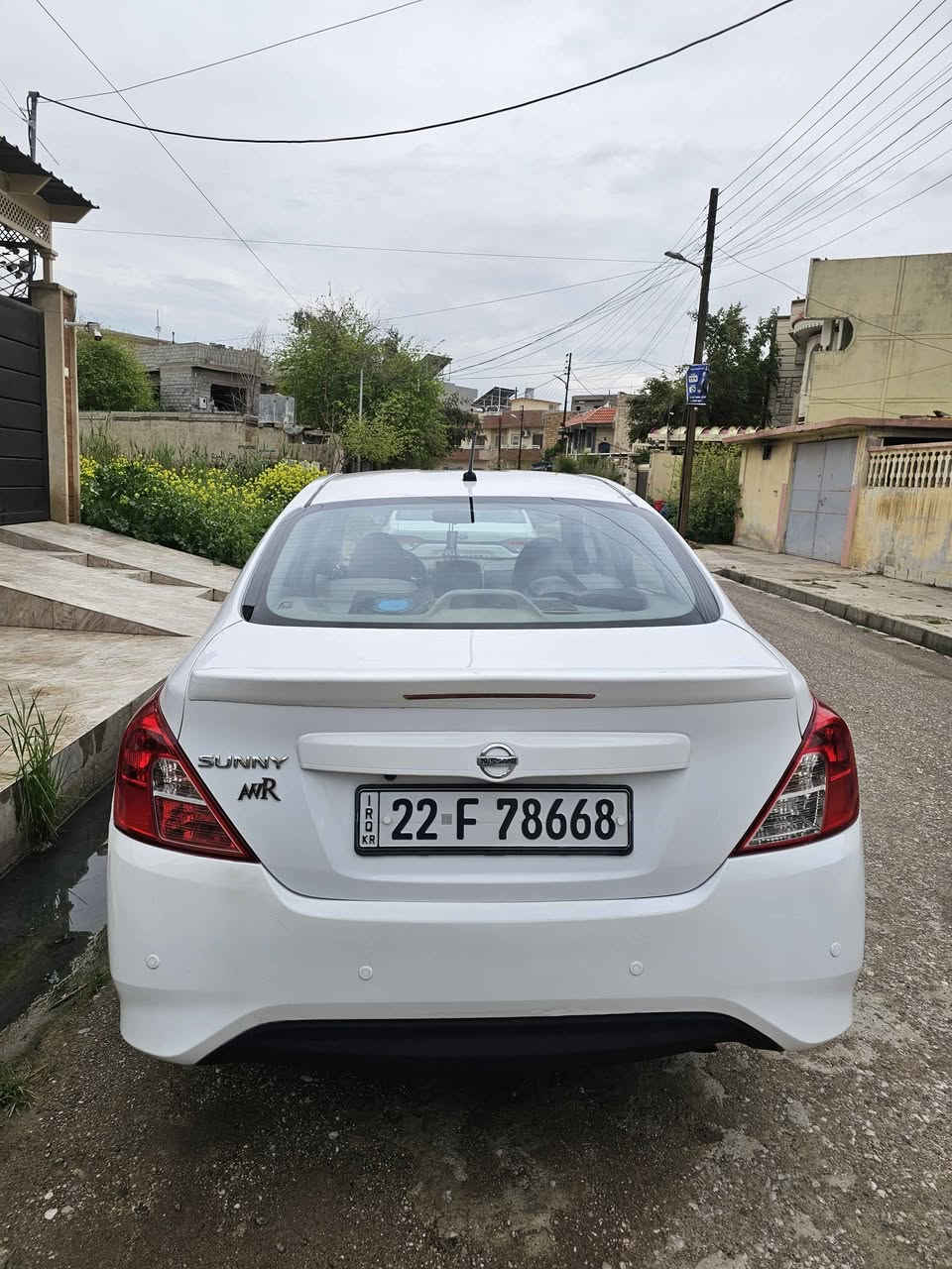 نيسان صني هندي 2020 
سيارة نظيفه مثل ما تشوفون بالصور 
مرتبها لابعد الحدود 
كير ومكينه شرط فوول نظافه 
شاشه كبيره 
تبريد ثلج 
تدفئه 

طالب عليها 115 ورقه وبيها مجال للشراي 

الي يحب يستفسر هذا رقمي والخاص موجود 
*********** 
رقمها اربيل سيارة باسمي هزه بعدلها اشهر 
مكاني موصل موصل, نينوى
