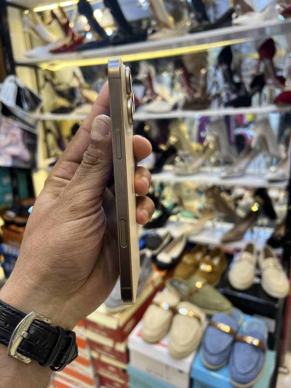 ‏تلفون iPhone 16 Pro ماكس نظيف 100% بطارية 96 كفالة عامة تلفون موبايل Patches نظافة أم 
‏سعر 1425 ￼ذاك 256￼ تواصل على هذا الرقم فقط واتساب ***********￼
