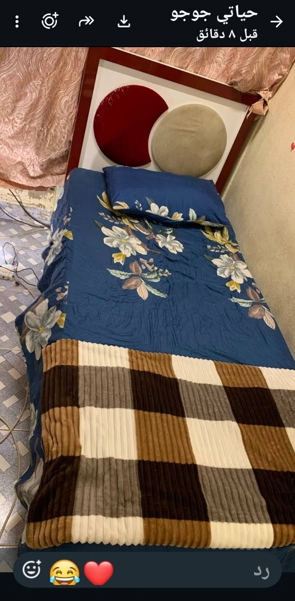 غرفة نوم سريرين نظيفه بس مجرات يراد سجج وكنتور  سجه يرادلها ترتيب ٧ قطع بسعر ٣٠٠ طالبيه ***********
