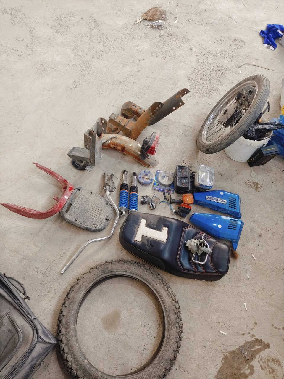 السلام عليكم
غراض اربعه كير كلمن وسعره تواصل خاص او واتساب ***********
