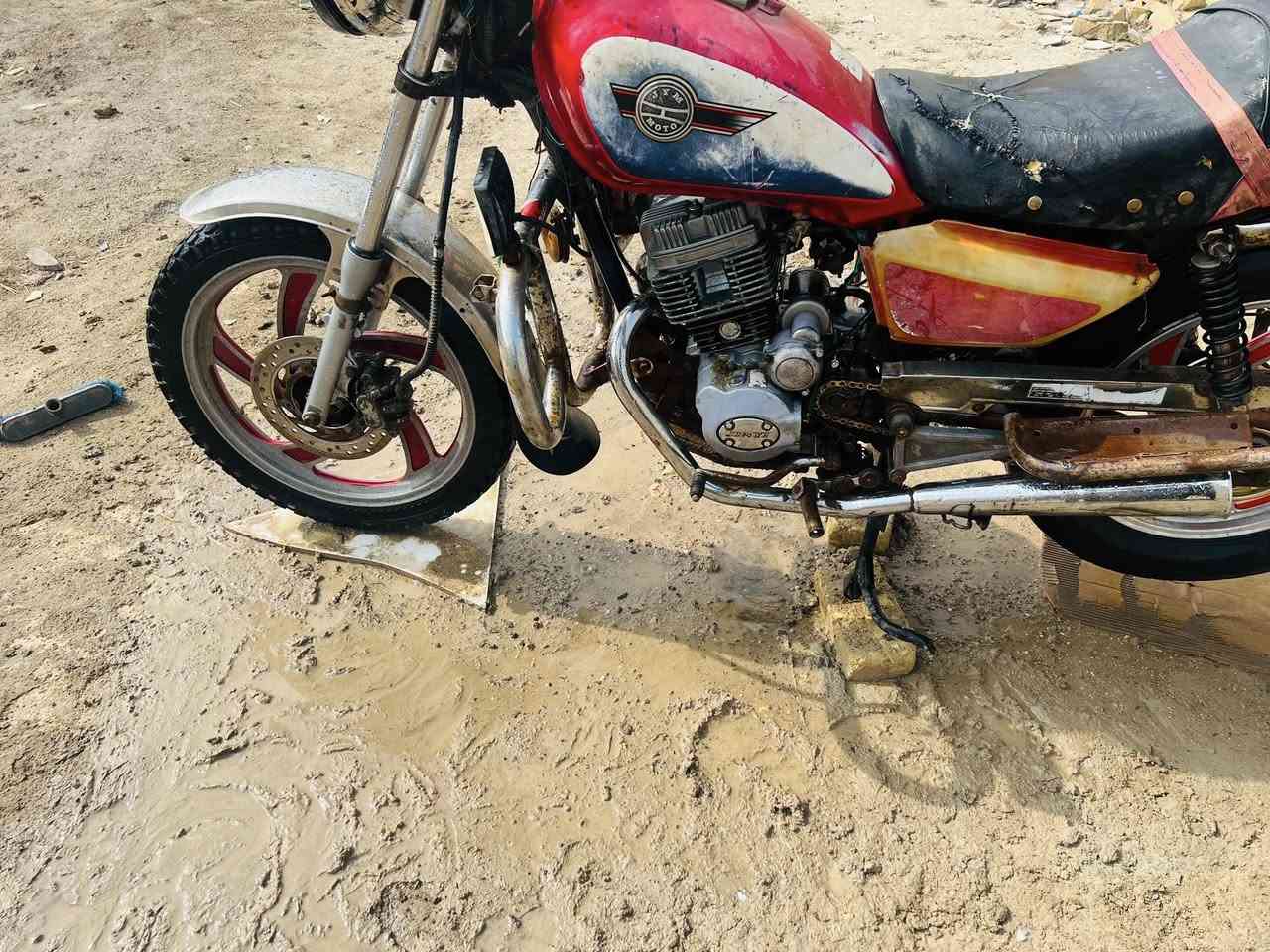 جوندة للبيع موديل 15اوراق اصولية شغالة دك سلف وطلع بس يرادلها ترتيبات شوية مكينة نضيفة كرهبائيات شغالة ب300وبيها مجال قليل (مكاني لسماوة قضاء لخضر )رقم صاحبها لاستفسار ‭0783 351 2560‬ (مكلف بلنشر خاص مارد )
