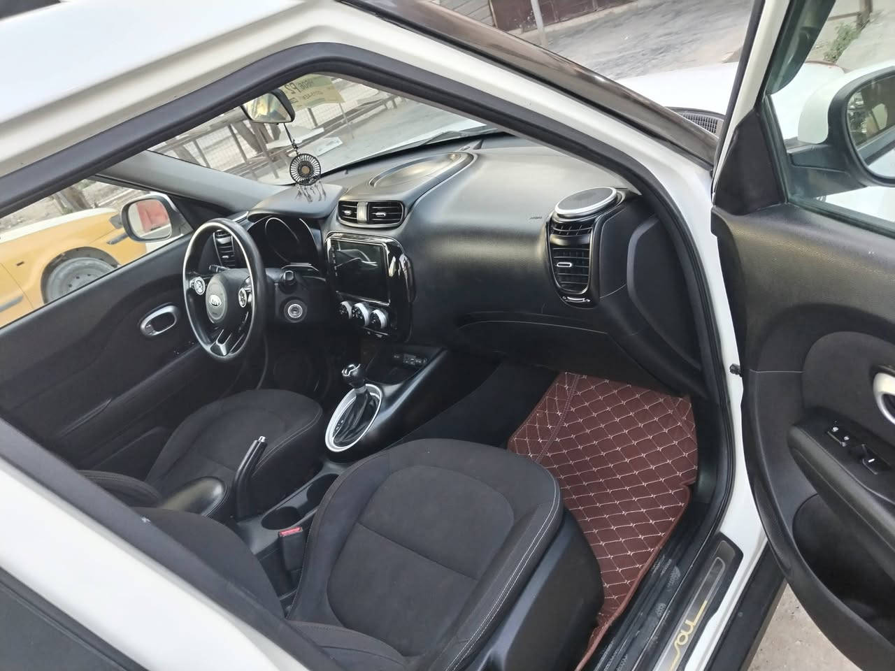 السلام عليكم صول 2016 بسمي حادثها خفيف سعر ٩٨ محرك وكير جدد ماشيه 83 دخل جديد 
تبريد ثلج تدفئ شغاله
حداديه امامي خلفي جديد تخم تاير جديد كهربيات كولها شغاله تريها خير من الله هزه جديد سنويه 2029 مشروع وطني مكاني بغداد الزعفرانيه ***********
