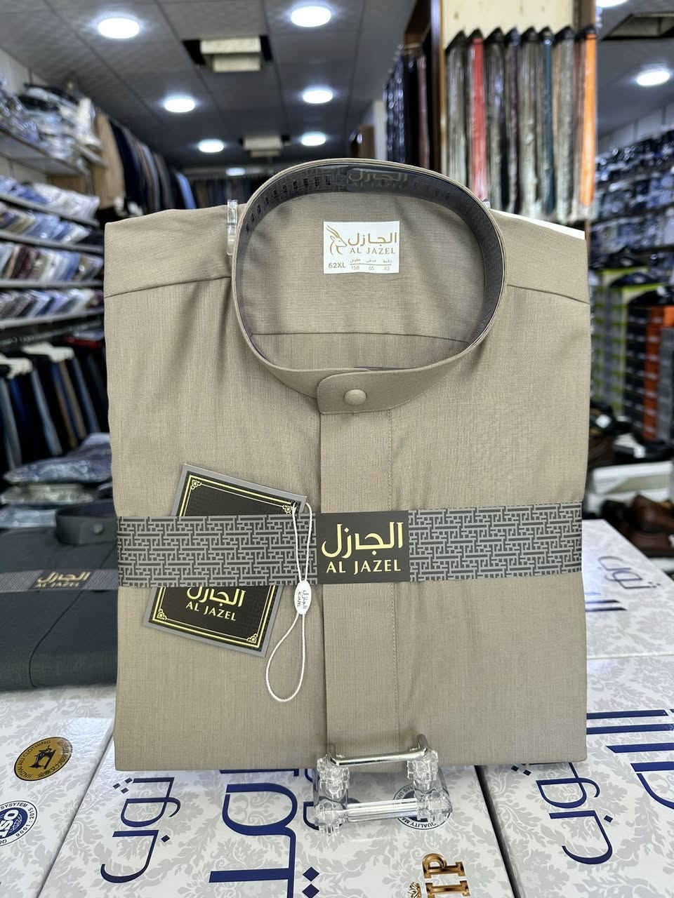 #جديد
2026 قماش صيفي مع #محل_الأخوة_للألبسة_الرجالية
#ثوب_البسام_المهندس_السدرة_الريادة_الامير_الكرم_شاهين_اللندني_العطار_رويال
🔴# دكمة طباقة# سحاب مخفي
🔴فصال # كلاسك
🔴نوع القماش # خام ياباني قطن ١٠٠٪
🔴الردن # فلات
🔴الطول 56-58-60-62
🔴العرض-S-M-L-XL
••••••••••••••••••••••••••
محل الأخوة ارتقاء يليق بكم وفخامة انتم تستاهلونها

العنوان :: الطوز - محل حجي شريف ابو ياسر
هـ:: ***********  ♈️✅
