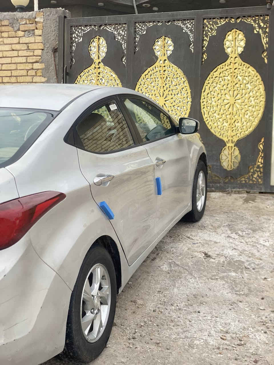 السلام عليكم  النترا موديل16 خليجي رقم مثنى كامره وشاشه تخم تاير جدد بيها قطعتين دحجات محرك 1800 دوش مكان لسماوه قضاء الخضر للتصال السعر 105 //***********
