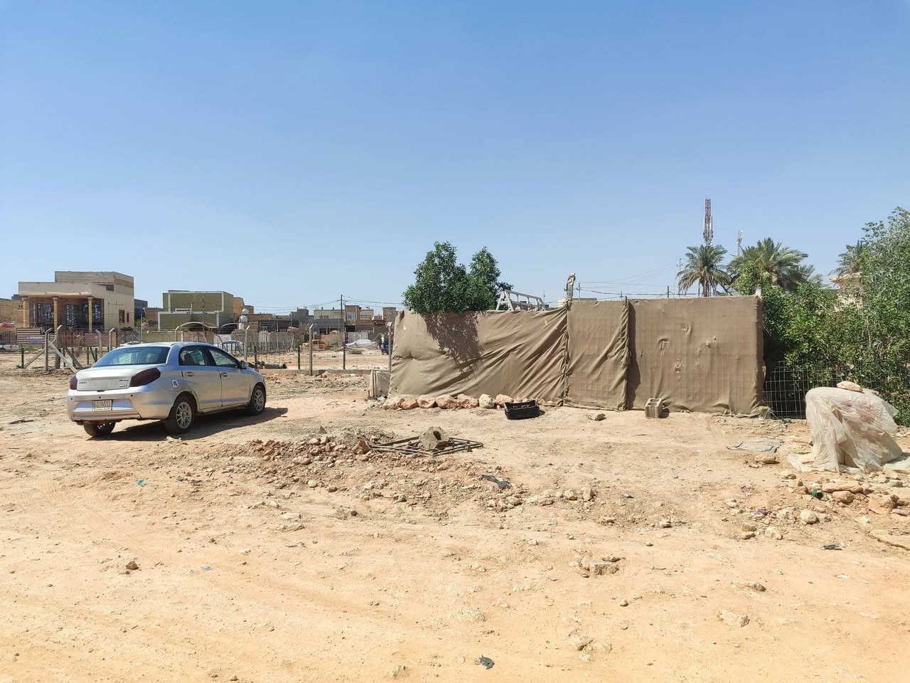 سلام عليكم بيت للبيع مساحه 125متر واجه سته وربع بنيان حديث طابقين الطابق الجوه غرفتين وصاله ومطبخ وبراني والطابق الثاني صاله وغرفه دبل عكاده البيت جاهز فقط عوزه ارضيه موقعه بالجلبيه مقابيل ساحه وبي حديقه مقابيل البيت مسيجه وجاهزه خدامات كامله باقي عل تبليط بيع او مراوس  للاستفسار ***********
***********
