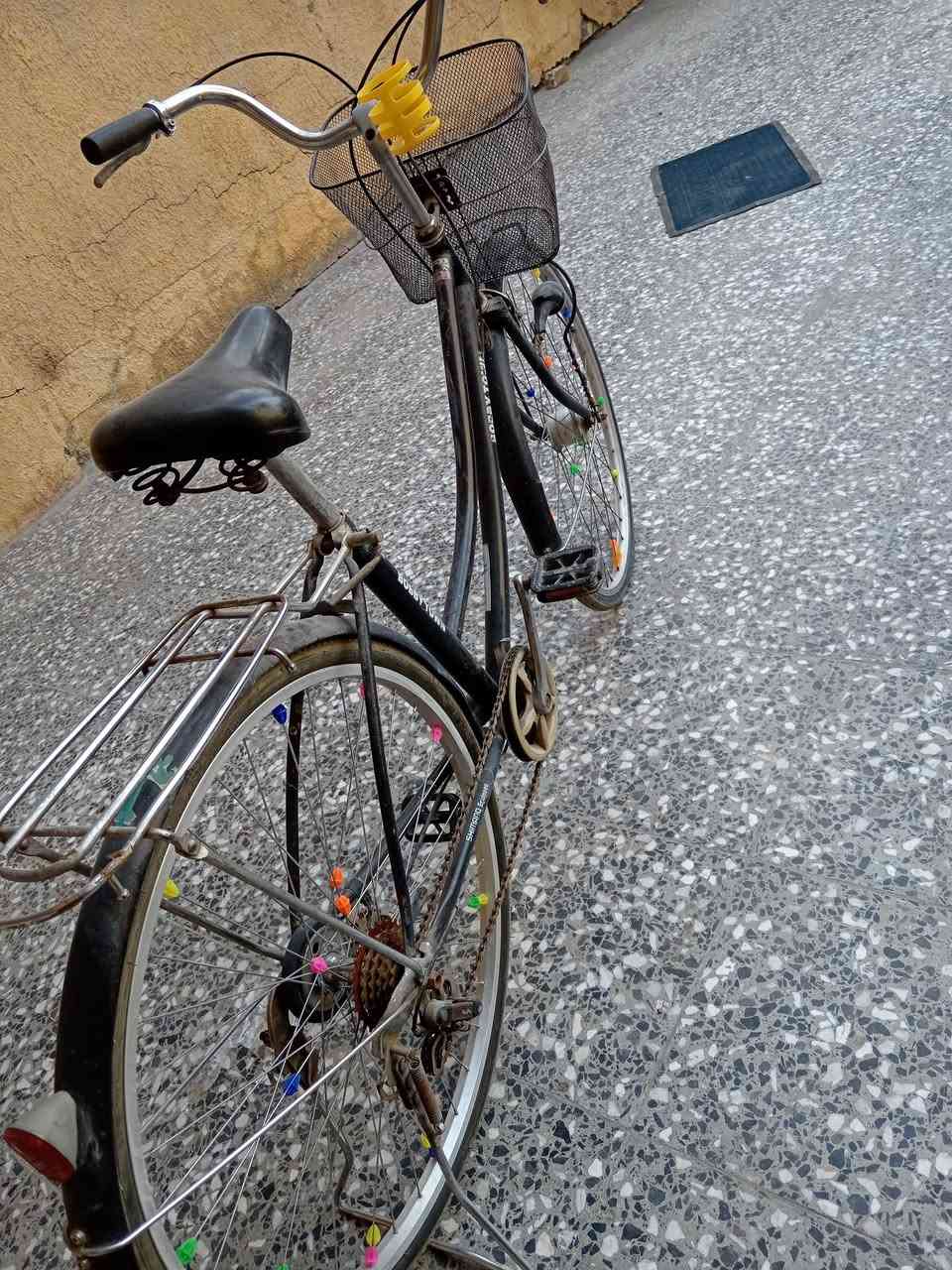 سلام عليكم بايسكل بناتي للبيع حجم ٢٧ سعرة ١٠٠ وبي مجال للطيبين العنوان بغداد حي جهاد الأمانة قرب جامع مديحة الجنابي الاستفسار عن هذا الرقم ***********
