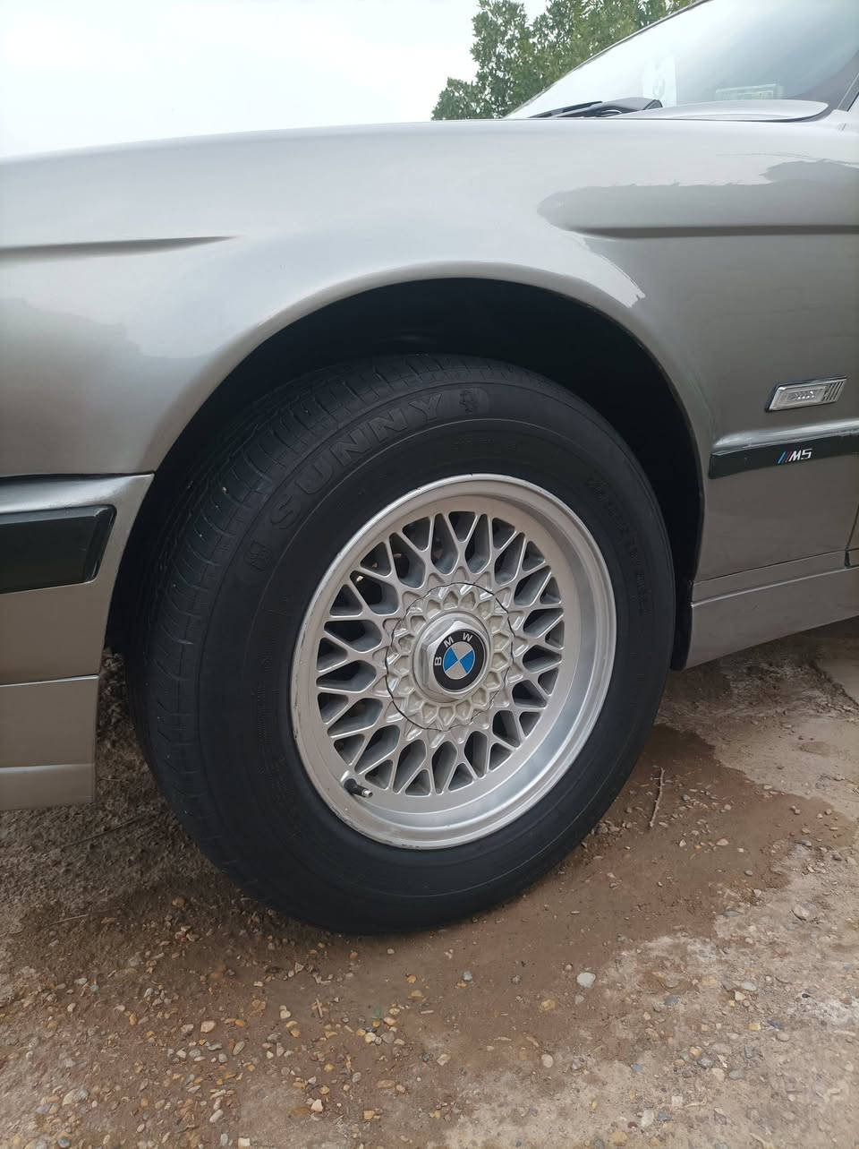 سلام عليكم BMW مكينه وكير شرط حاويه كهربائيات حداديه ورا وكدام شرط سياره جاهزه للخير ألف ماتصرف عليه مكان كوت مكلف بلنشر رقم صاحب سيارة ***********
