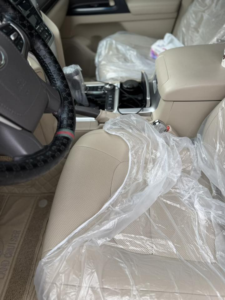 تويوتا لاندكروز 2019 بالكارتون كراند تورنك ساز  SAS
مكينة 8 سلند V8 
رقم اربيل الجديد وسنوية لحد 2030
ماشية 64 الف كيلو متر 
مغلفة نانو ppf بالكامل السيارة كفالة عامة من كلشي لا بارد لا رصعة لا شخط جديدة جداً 
تخم تاير دنلوب اصلي قبل اسبوع شادلها 
السعر 565 مكانها البصرة
***********
