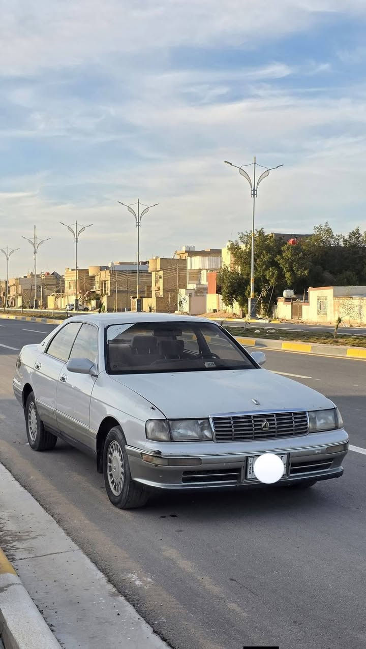 السلام عليكم بطه منفصل للبيع موديل 1994
مكفوله كفاله عامه من الصبغ والكصه والعيب الشرعي عدا هاي الطخه بالجاملغ الخلفي سمكرتهه بس ماصبغتهه رقم انبار بأسمي مشروع وطني تبريد ثلج حداديه مسويهه قبل فتره جديد كير ومحرك مكفولات 
گشر مكفول تبريد قطعتين تحكمات اماميه وخلفيه
ثلاجه شغاله داخل السياره وكشناتهه لا شك ولا فطر  . السياره جديده واحلى من الصور بهواي 
مكان السياره كربلاء
السعر 63 وبيهه مجال
للأستفسار ***********
