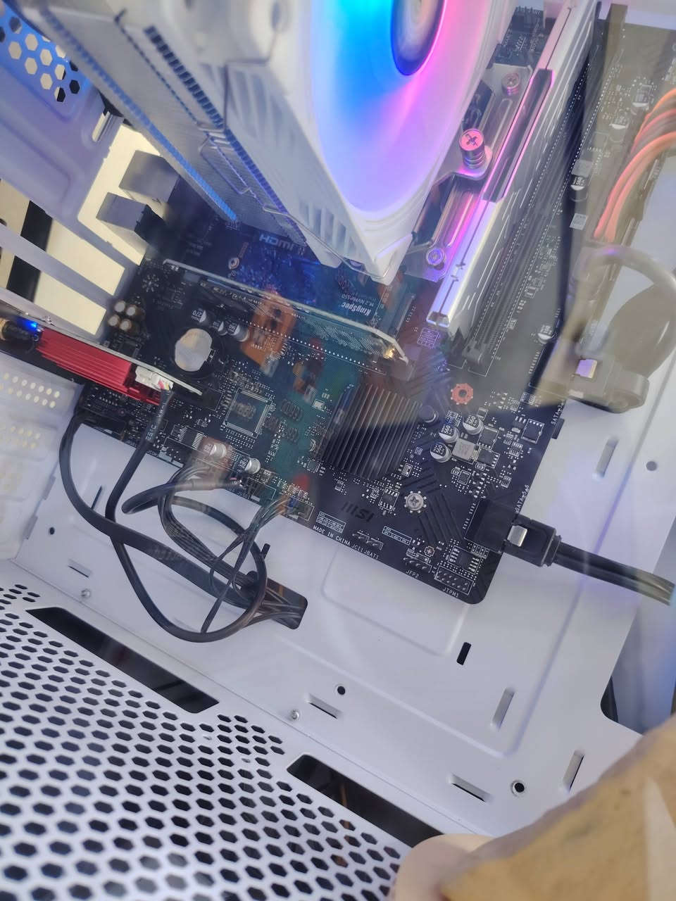 🔥 للبيع تجميعة حاسبة كاملة – مواصفات قوية 🔥
✅ معالج Intel Core i5 Gen 10
✅ مذربورد MSI H510 Plus
✅ رام 8GB DDR4
✅بور سبلاي 550 دبكول
✅كرت وايفاي 7
كرت شاشه داخلي 4
✅ M.2 SSD سعة 256GB,,,KingSpes
✅ M.2 SSD سعة 4TB،،،سامسونك
✅ HDD سعة 500GB + 500GB
💻 مناسبة للشغل والدراسة والالعاب والخزن والتصميم والاستخدام اليومي.
📦 الحاسبة جاهزة وما تحتاج أي شغلة.
💰 السعر: (يُذكر عند الجدية) 
📩 للاستفسار والتواصل خاص.
***********
***********
متواجد وتساب فيس خط
يوجد توصيل
#للبيع #حاسبة_مكتبية #PC #Intel_i5 #تجميعة_حاسبة #العراق
