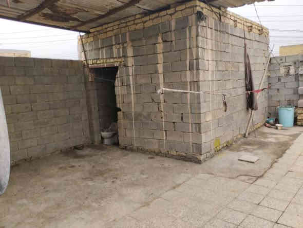 بسم الله الرحمن الرحيم 
بيت زراعي للبيع 
صوب الشويلات 
منطقة حي الحسن 
قرب مدرسة القدوس 
3 غرف وصاله ومطبخ 
وديوانيه وصحيات ومحل 
المساحة 300متر
السعر 50 وبي مجال 
للتواصل الاتصال على الأرقام 
 الموجوده بالاعلان 
***********
***********
او مراسلة الصفحة 
#هادي_الحجيمي
