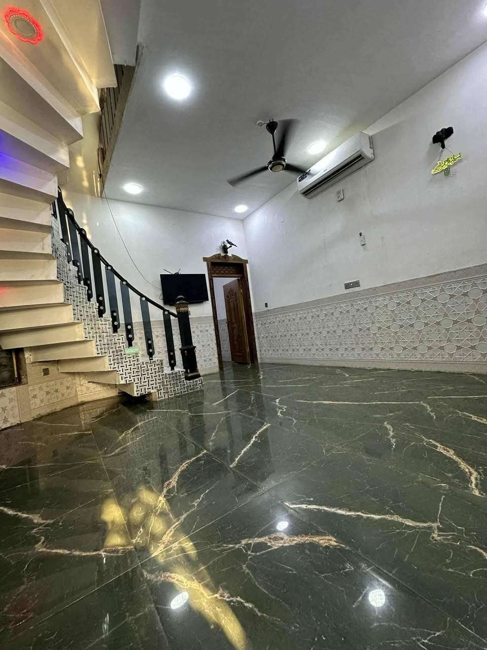 دار سكن الدار البيع بناءحديث مساحة 100السكان حي الموظفين 
#غرفه نوم 1♦️✨🌹
ــــــــــــــــــ
#براني ♦️♦️♦️♦️
ـــــــــــــ
#صاله ♦️♦️♦️♦️
ـــــــــــ
#صحيات ♦️♦️✨✨
ــــــــــــــ
#مطبخ ✨✨✨✨✨
===≠==
#حمام داخلي ✨✨✨✨
ــــــــــــــــــ
#منور ♦️♦️♦️♦️♦️
⁦^⁠_⁠_⁠_⁠_⁠_⁠_⁠_⁠_⁠_⁠^⁩⁦^⁠_⁠_⁠_⁠_⁠_⁠_⁠_⁠_⁠_⁠^⁩
#البيت حلو نظيف بيان حديث ينباع نقد السعر خاص
⁦<⁠(⁠￣⁠︶⁠￣⁠)⁠>⁩⁦<⁠(⁠￣⁠︶⁠￣⁠)⁠>⁩⁦<⁠(⁠￣⁠︶⁠￣⁠)⁠>⁩⁦<⁠(⁠￣⁠︶⁠￣⁠)⁠>⁩
الاستفسار اكثر بس واتساب 📱
⁦<⁠(⁠￣⁠︶⁠￣⁠)⁠>⁩⁦<⁠(⁠￣⁠︶⁠￣⁠)⁠>⁩⁦<⁠(⁠￣⁠︶⁠￣⁠)⁠>⁩⁦<⁠(⁠￣⁠︶⁠￣⁠)⁠>⁩
اتصال على الارقام 
‏‪***********‬‏📱
***********📱
