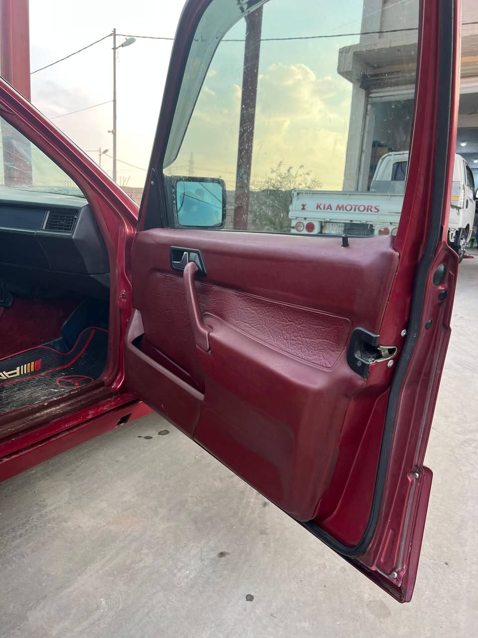 السلام عليكم مارسدس 190 للبيع
1) موديل 1985 محدثه 1992
2) لون ماروني
3) محرك وانجي 6 سلندر
4) حداديه جديده
5) تخم تاير
6) تبريد شغال ثلج
7) لايت كرستال
8) رقم بغداد  الماني مشورع وطني
9) مكفوله من الضربه
10) قواعد دبلات سليمه
11) كهربائيات شغاله
12) غرفه ماروني جلد جديده
13) ويل كب رياضي اصلي الماني
14) السعر 60 وبي مجال قليل للاستفسار واتساب او اتصال  ***********
العنوان بصره
