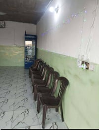 أغراض مطعم للبيع  طباخ شوايه شاورمه  كراسي  طبله حجم كبير  خزان ماء  ص...