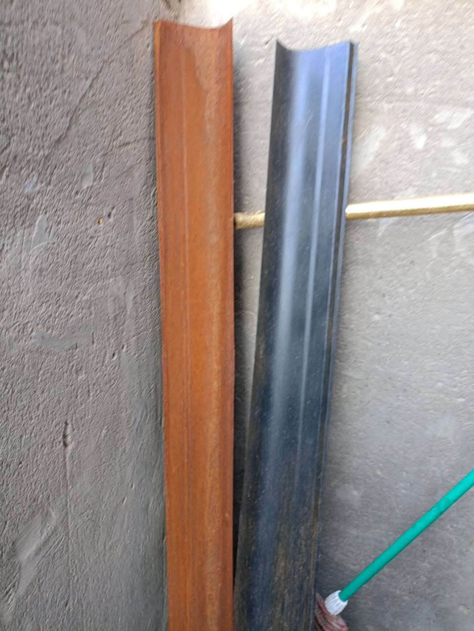 سلام عليكم سمند للبيع موديل 2011
ناطق رقم بابل الماني بسمي تحويل مباشر سنوية 2026 
بيها خياسات بالدوس وبالداير مال التاير الخلفي يسرة ويمنة مثل ما موضح بالصور الدوسات موجودات بس ما شادهن
كهربائيات كلة شغالة كير ومحرك بلاد حدادية جديدة خلفي وامامي السعر 24 وبيها مجال والشراي بي خير ويدلل ترهم مراوس بشيريa5 أو فلاوين أوMK مكاني بابل الكفل *********** متواجد ماسنجر
