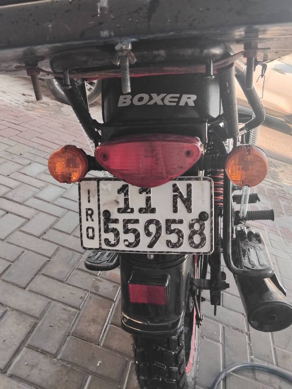 بوكسر للبيع موديل ٢٣ مرقمة بغداد ماشية ٢٠ الف حقيقي مكينة مفتوحة ٢٢٠٠ وبيها مجال نقصها طوافة بانزين وراجز مال سلف الماكن حي الجهاد بغداد  ***********
