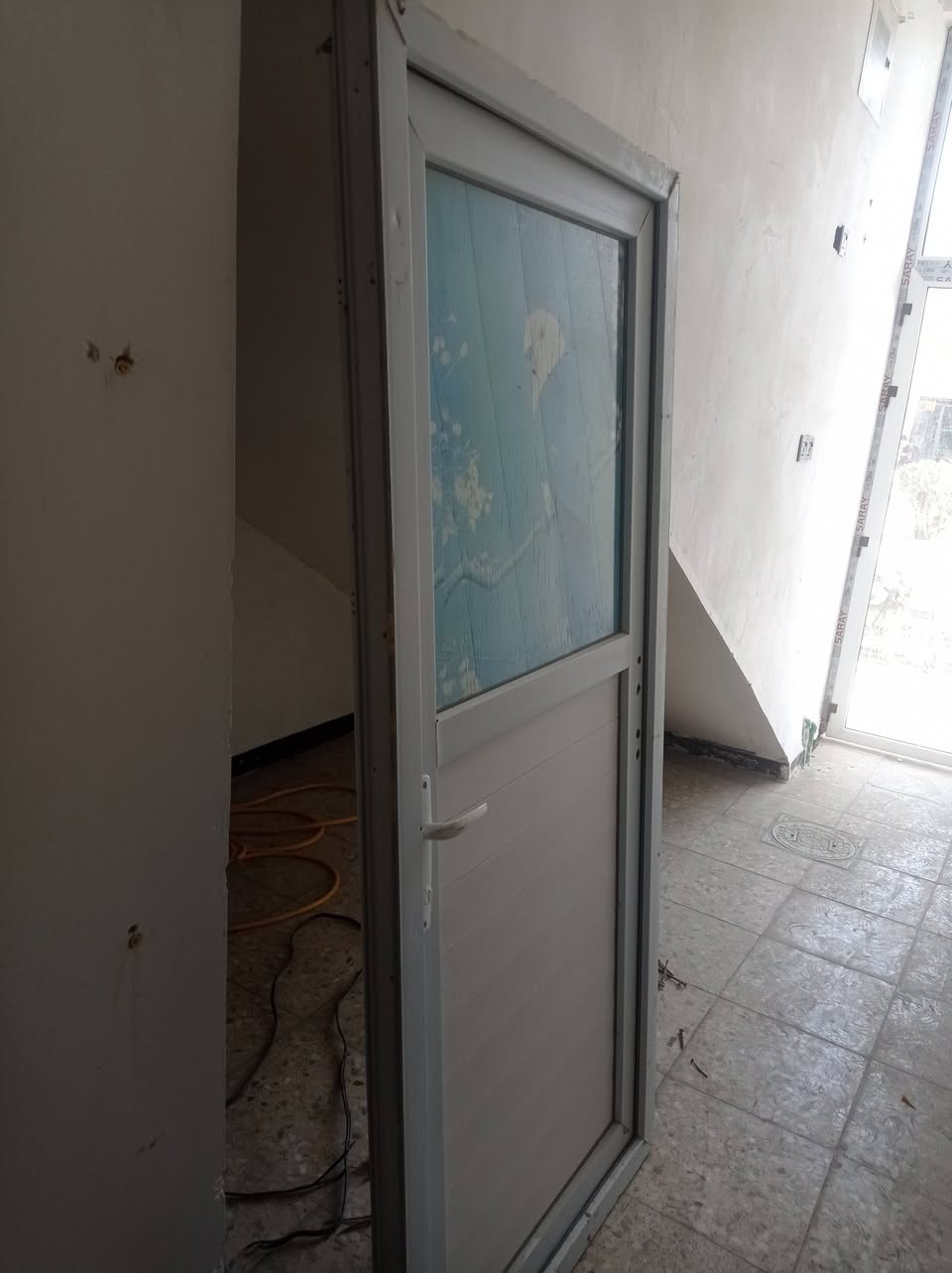 لوكر حديد رفوف
ميز عارضه عدد 4 مختلف الاحجام 
رفوف حديد وباب وسكراب حديد والمنيوم
التواصل ***********
