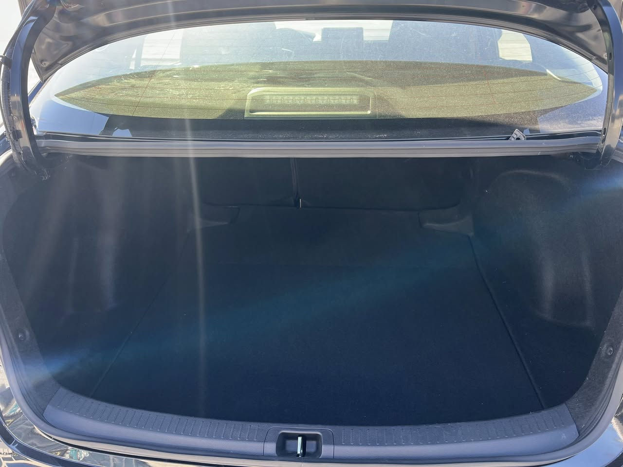 السلام عليكم للبيع كورلا هايبرد وارد أمريكي ياباني موديل 2025ماشيه 13سياره جديده جداً مواصفاتLeالمعروفه حادثها موضح بل صور بدون ايرباك البنيد رجع بارد والجاملغ صبغ والباب بي بارد فقط السياره نظيفه السعر 155وبيها مجال مكاني الشعب اي ستفسار ***********
